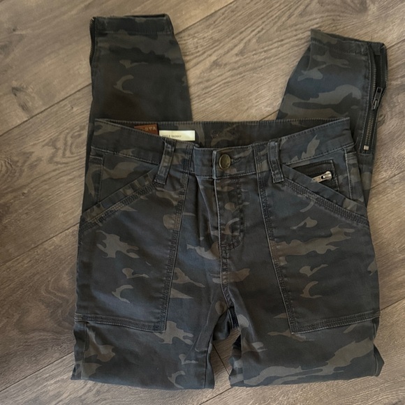 Kut from the Kloth Gray Camouflage Ankle Skinny Pants - Picture 1 of 3